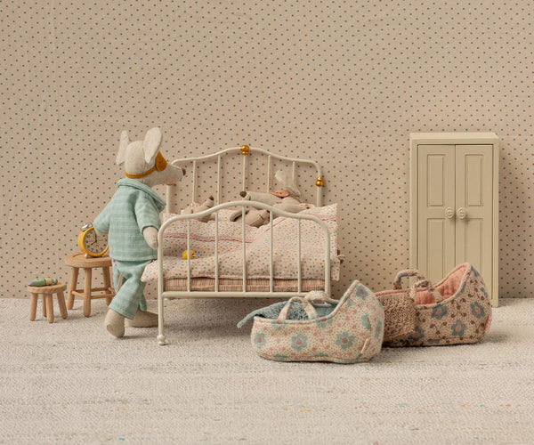 Maileg Vintage Mouse Bed - Off White
