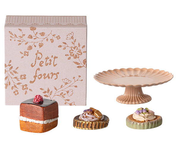 Maileg Cakes And Cakestand Mini