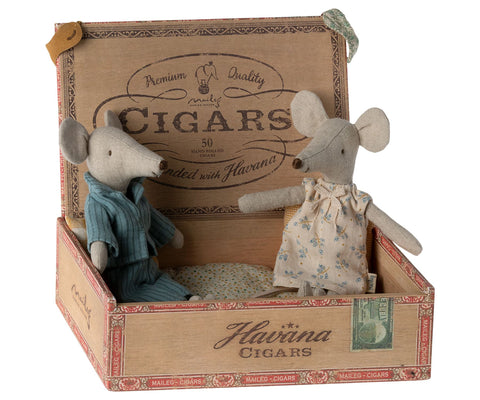 Maileg Mum & Dad in Cigar Box