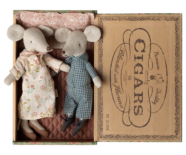 Maileg Grandma & Grandpa in Cigarbox