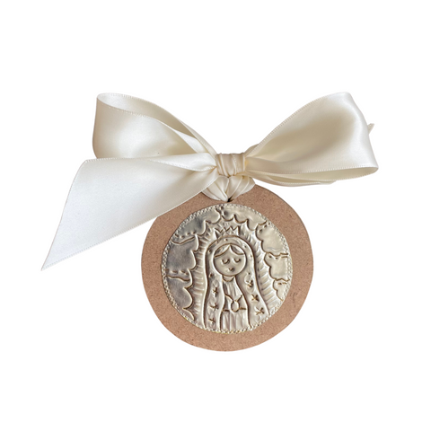 Papalotes Crib Medallion Virgin Embosed